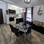Langa Mare Năvodari